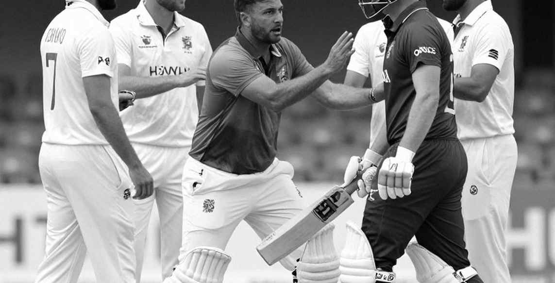 যাদের নাম নিলামে ওঠে না: ফ্র্যাঞ্চাইজি ক্রিকেটের বাজারে ভিড়, মাঠ আর অদৃশ্য শ্রমের খতিয়ান